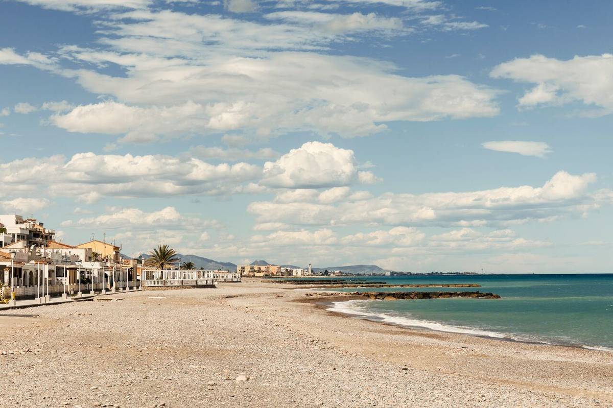 Moncofa pide al Gobierno que autorice ampliar los chiringuitos de la playa para hacerlos viables frente al covid-19