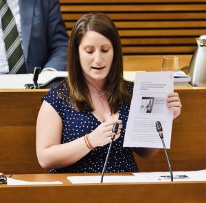 Ana Vega (VOX) acusa al Botánico de pervertir la ley para imponer el catalán en la Comunidad Valenciana