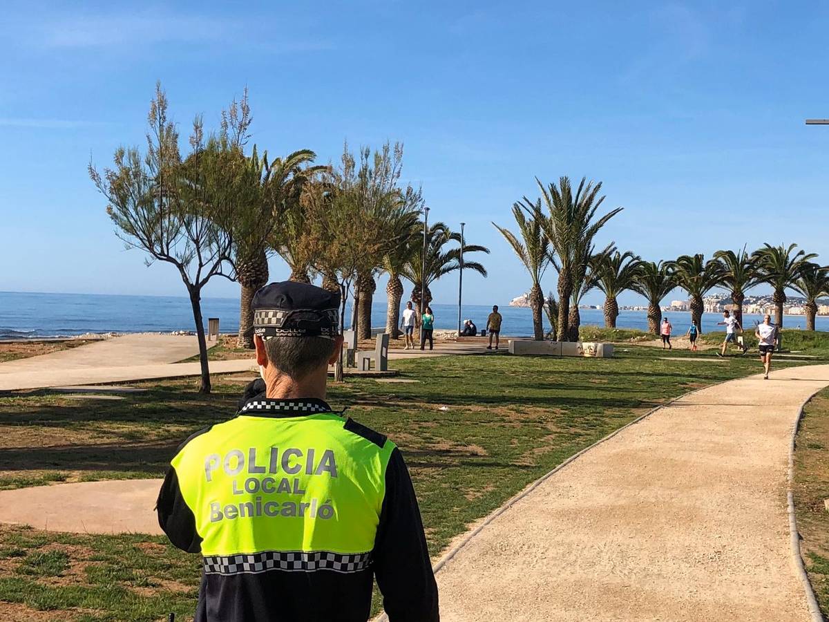 La Policia Local de Benicarló penalitza i sanciona el consum de begudes en la via pública