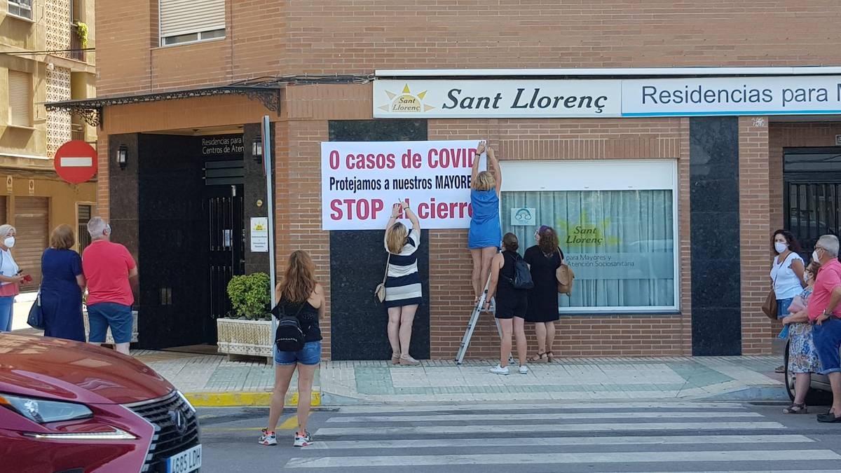 Los familiares de los ancianos indignados ante el “absurdo” cierre de Sant Llorenç