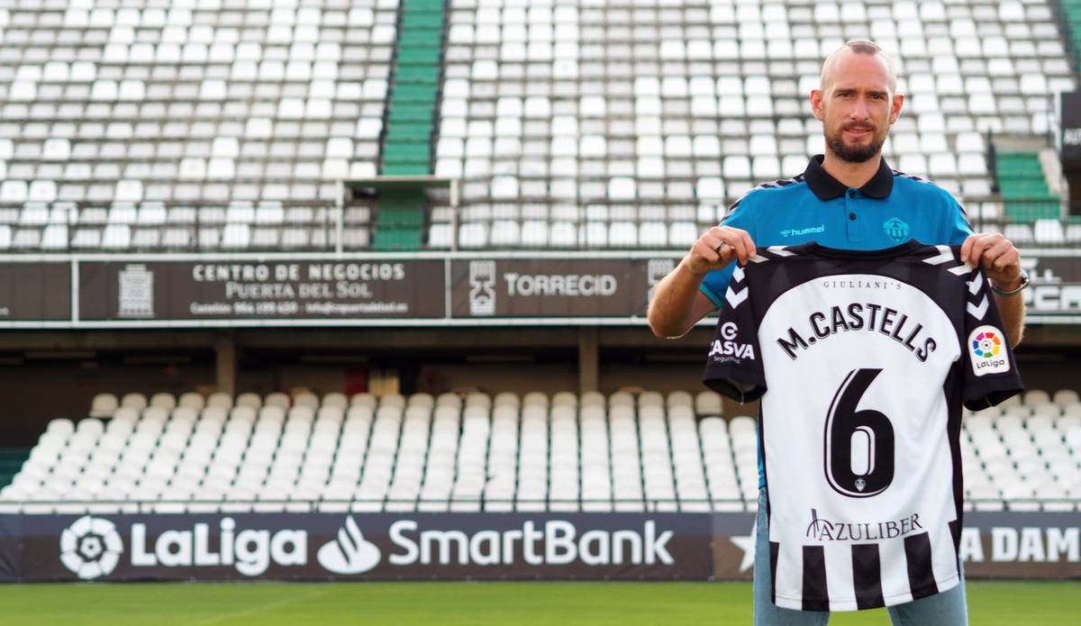 Marc Castells continuará de albinegro en LaLiga SmartBank