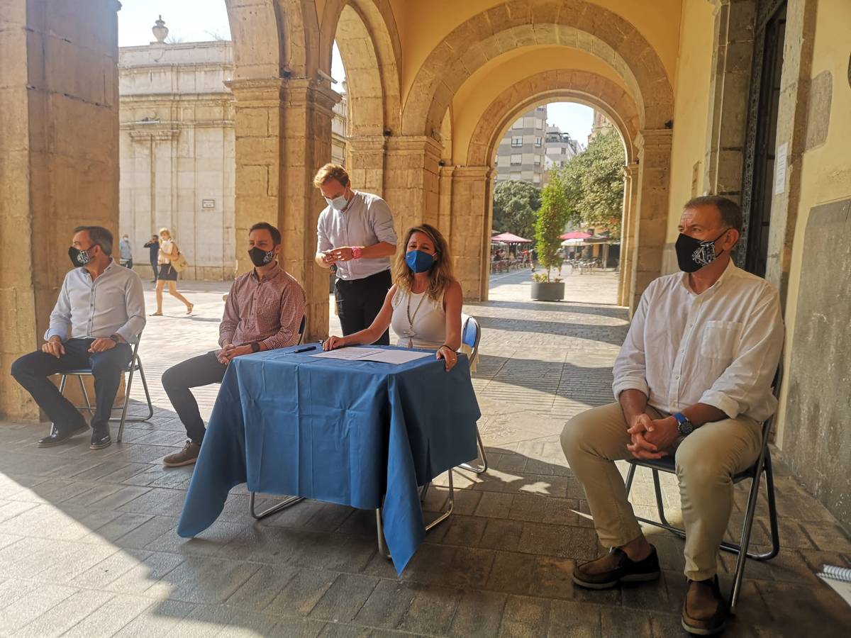 Rueda de prensa del PP «en la calle»