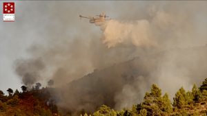 Los bomberos controlan el incendio de Bejís tras su despliegue de medios en la zona