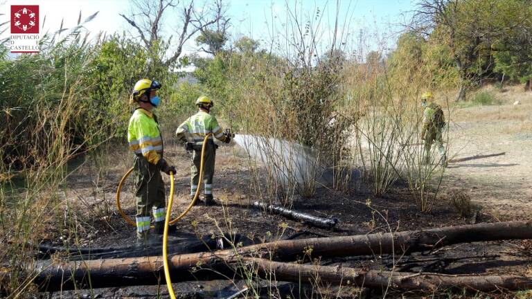 Fallece un bombero forestal durante la extinción de un incendio en Vila-real