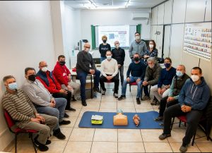 El personal de les Coves de Sant Josep recibe formación en primeros auxilios e idiomas