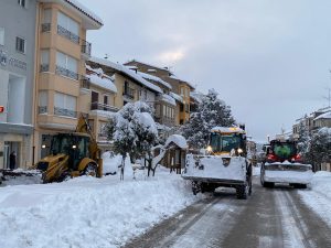 Vilafranca activa 6 palas mecánicas para limpiar calles y masías