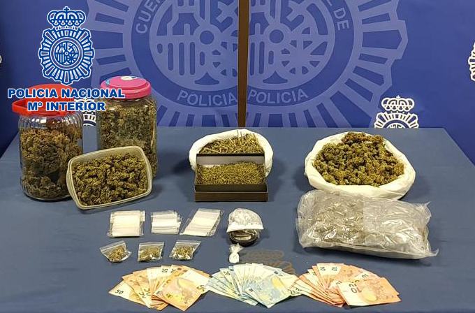 La Policía Nacional desmantela un punto de venta de marihuana al menudeo