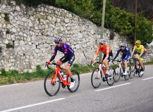 Óscar Cabedo coge la escapada en el Tour du Var