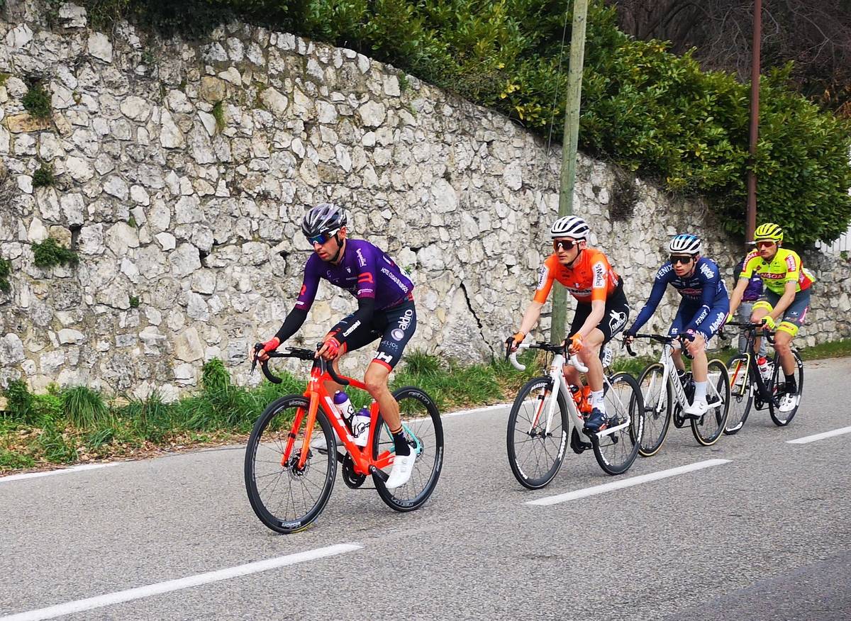 Óscar Cabedo coge la escapada en el Tour du Var