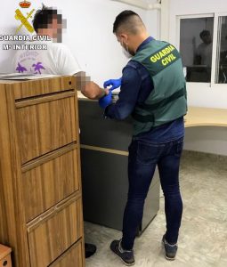 La Guardia Civil detiene en Benicàssim a un fugado de la Justicia de Montenegro que era buscado por su pertenencia a organización criminal y tráfico de drogas