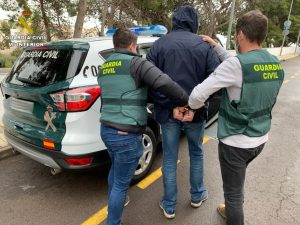 La Guardia Civil detiene a un atracador de establecimientos en Vall d´Uixó y que estaba siendo buscado en Francia