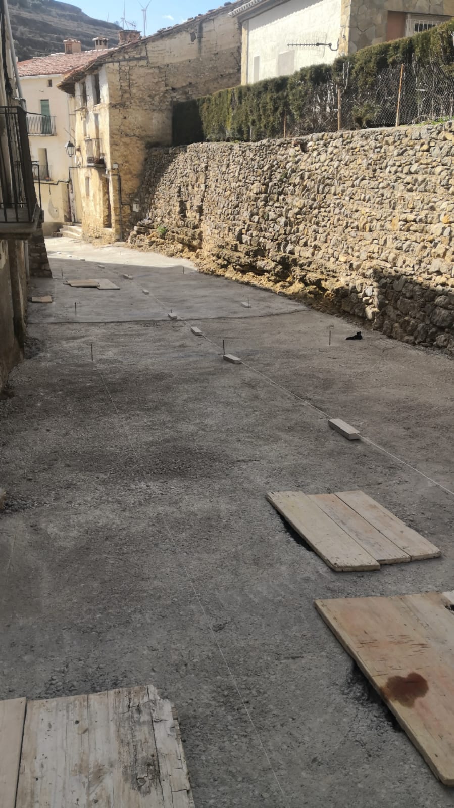 El Ayuntamiento de Portell continúa las mejoras en el pavimento del casco antiguo