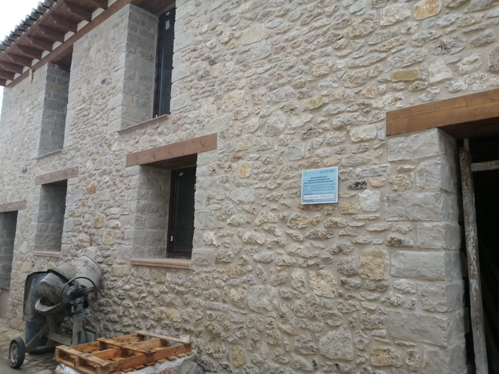 El Ayuntamiento de Palanques remodela el edificio polifuncional