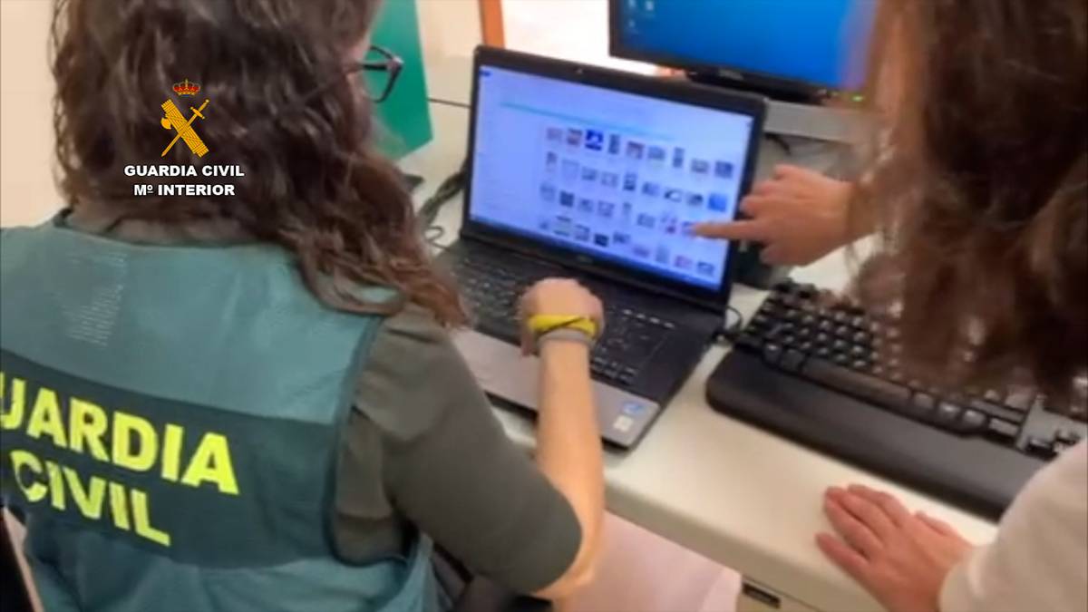 Detenido en Huelva con más de 2.000 fotos sexuales de niñas contactadas por una red social