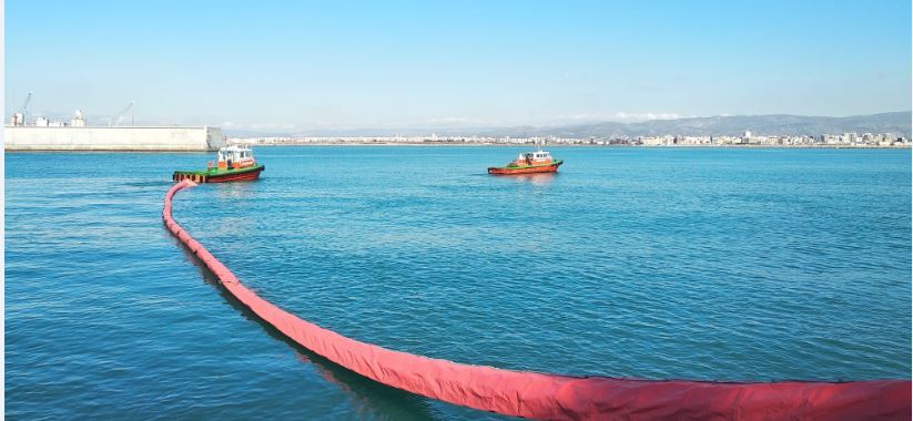 PortCastelló acoge un simulacro de lucha contra la contaminación marina