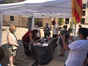 Llanos Massó firma por la libertad de lengua