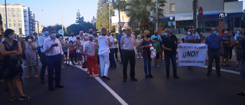 Protesta por la reforma de la Avenida de Lidón