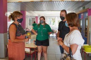 Mary Carmen Ribera visita las escuelas municipales de verano