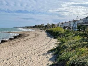 La alcaldesa de Cabanes muestra su total disconformidad ante la resolución administrativa sobre Torre de La Sal y se reafirma en su propuesta de regularización