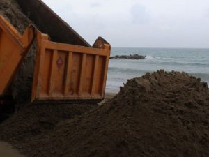 El Acord de Fadrell impulsa una iniciativa para instar al Gobierno a evitar la extracción masiva de la arena de las playas de Castelló