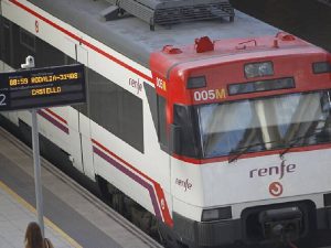 Renfe programa horarios especiales de  trenes de Cercanías durante las Fallas