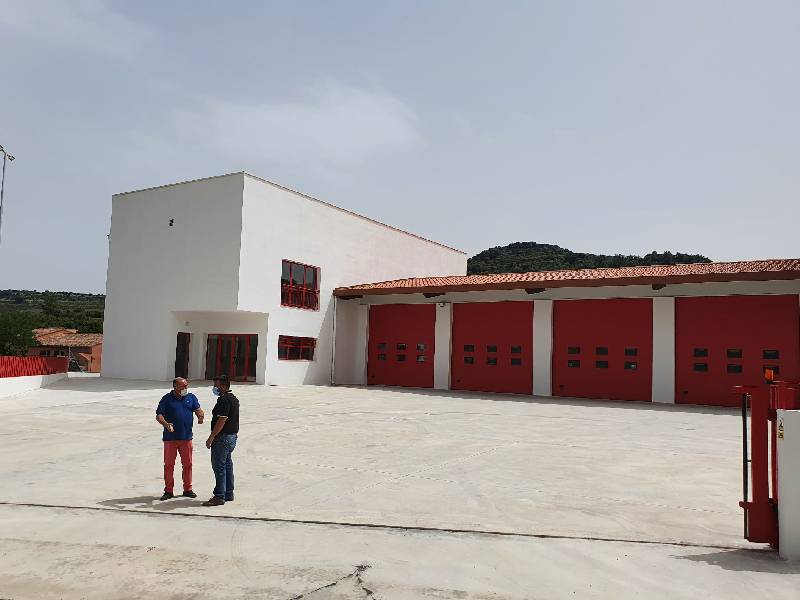 Benassal espera desde hace un año que PSOE y Compromís equipen el nuevo parque de bomberos para proceder al traslado