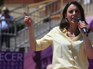 Irene Montero no tiene tiempo en vacaciones ni para publicar un tuit en favor de las mujeres afganas