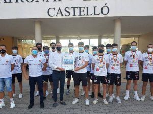 El concejal de deportes  recibe al equipo cadete del Voleibol Mediterráneo proclamado campeón de España