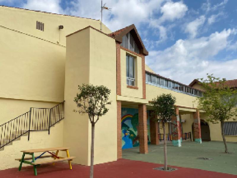 Labores de mantenimiento en los colegios de Càlig