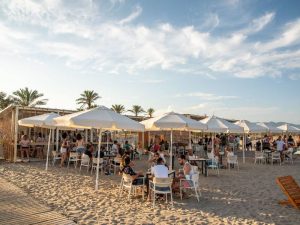 Playa, fiesta y música en DHARMA