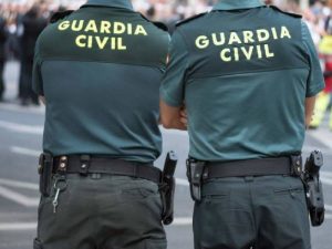 La Guardia Civil detiene a tres personas por el robo con violencia por el procedimiento del tirón a una mujer de edad avanzada en Vinaròs