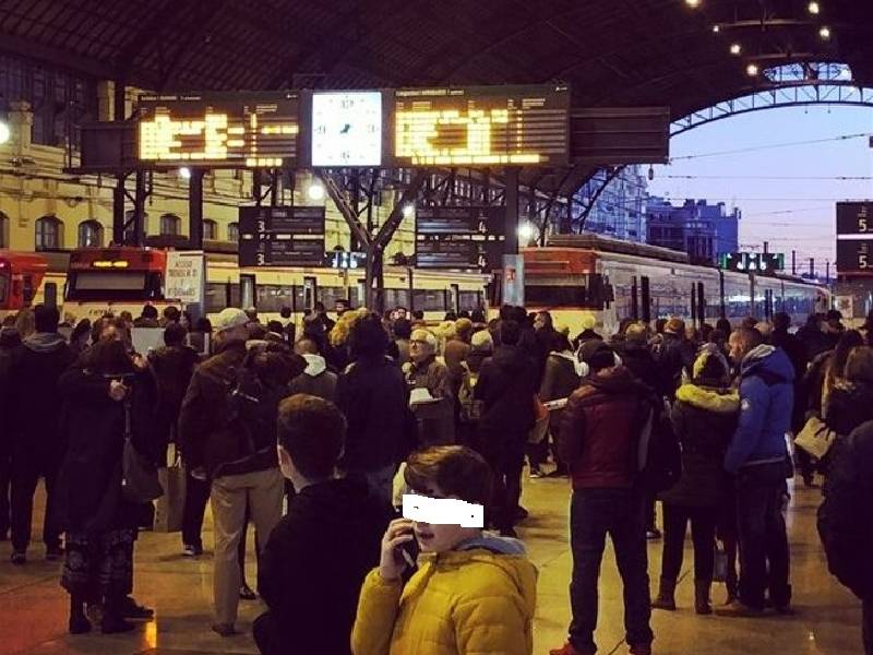 Compromís pide explicaciones por las decenas de trenes de cercanías cancelados a diario en Valencia