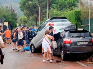 Las lluvias torrenciales inundan Sagunto y Canet d’En Berenguer y obligan a rescatar a cuatro personas