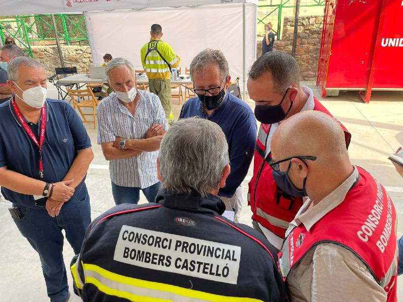 La Diputación coordina desde Azuébar la extinción del incendio de Espadà con 350 operativos de bomberos de todas las administraciones