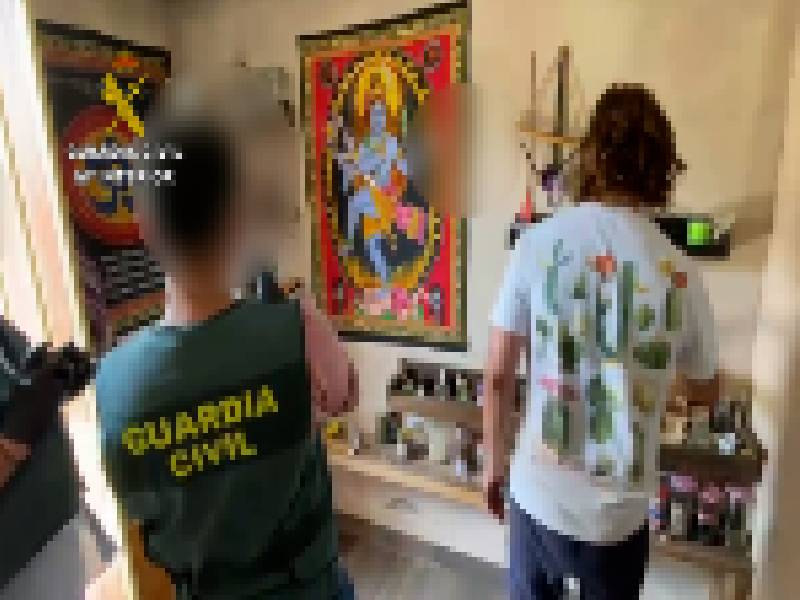 La Guardia Civil detiene en Callosa de Segura (Alicante)  a un matrimonio que hacía rituales con ayahuasca y escamas de sapo bufo