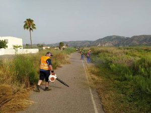 Se intensifican las labores de desbroce y limpieza de solares en Benicàssim