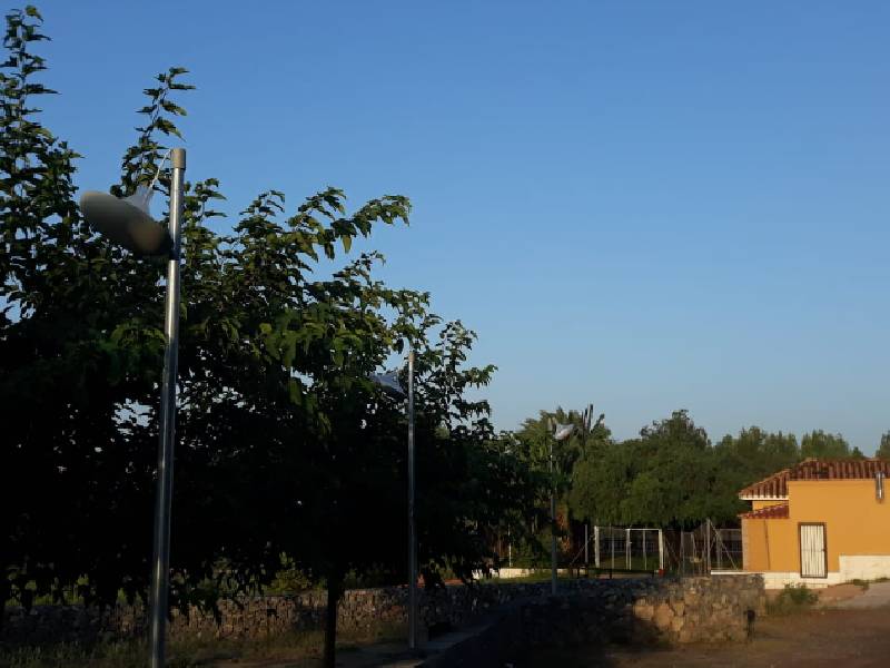 Vandalismo en el parque infantil de la piscina de Peñalba