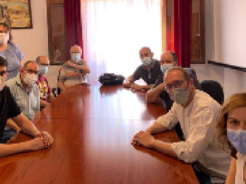 Blanch (PSPV-PSOE) dialoga con cargos socialistas dels Ports sobre las políticas acti-vas de ocupación y las condiciones laborales en las comarcas del interior