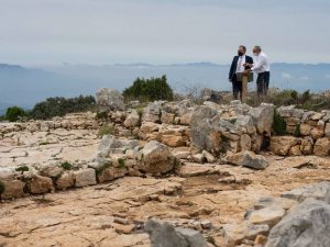 José Martí resalta los hallazgos históricos obtenidos en el yacimiento arqueológico de Tossal de la Vila en Serra d’en Galceran