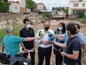 Los bomberos trabajan para devolver Vinaroz a la normalidad