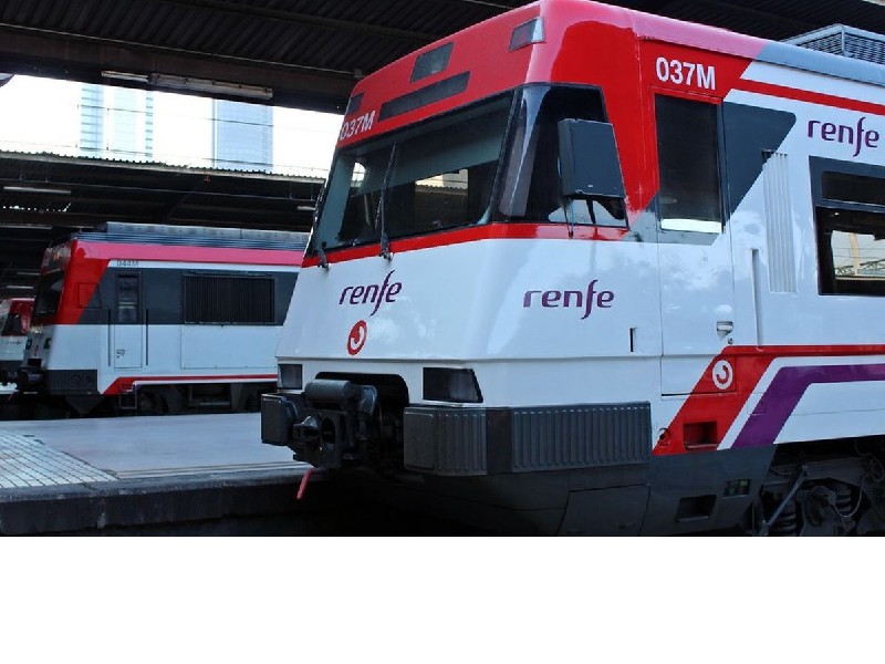 Los servicios mínimos de Cercanías se ven alterados y Renfe pide disculpas a los usuarios por considerar la huelga «injustificada»