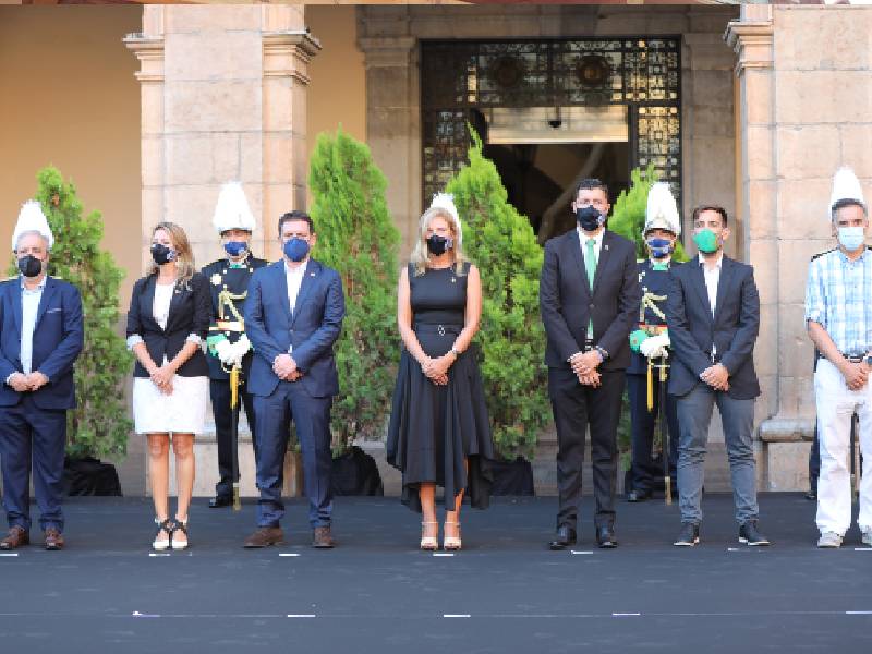 Castellón recuerda a las víctimas de la covid-19 y rinde homenaje a los sectores esenciales