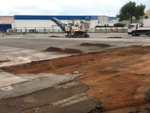 La piscina de Almassora ya tiene parking tras una década de barracones del Regina