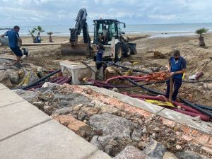 Benicàssim limpia sus playas