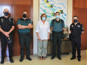 María Josep Safont, recibe al nuevo teniente del puesto de la Guardia Civil