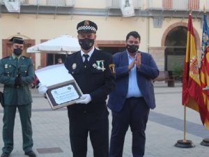 Nules celebra San Miguel, patrón de la Policía Local, con un homenaje al agente Vedrí