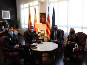 Benlloch dóna la benvinguda al nou cap de la comissaria de Policia Nacional