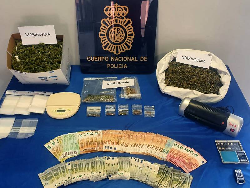 La Policía Nacional de Castellón desactiva un punto de venta activo de marihuana en Benicàssim
