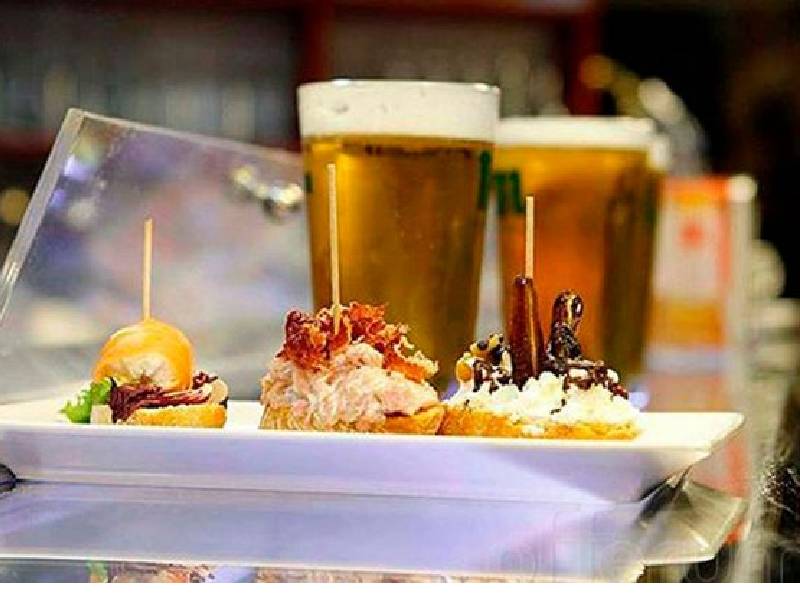 El PP de Castellón propone declarar las tascas ‘zona gastronómica’ para salvar empleos