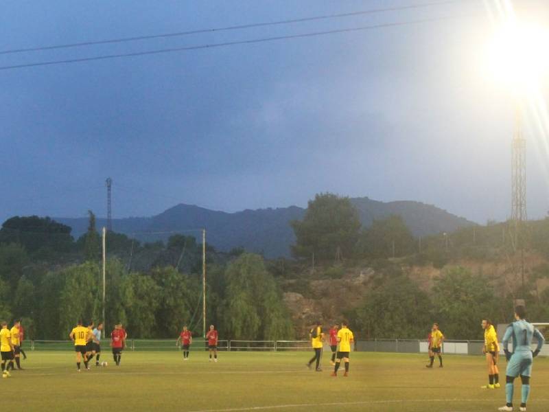 Almenara presenta a los equipos de la Escuela de Fútbol Municipal en el año del centenario